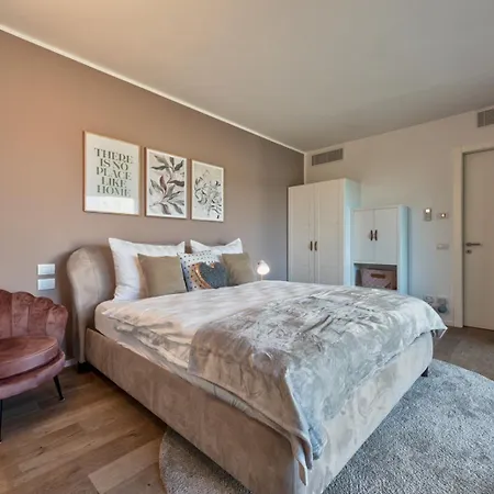 Luxury With Pool Garda (Verona)